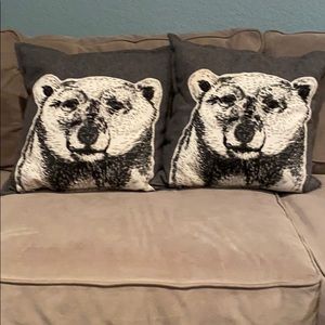 2 bear pillows